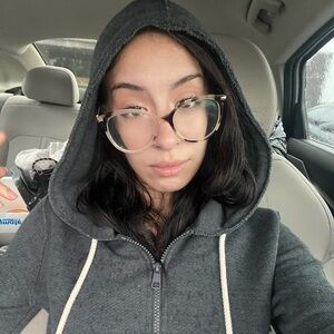 Meet your Posher, Destiny Perez